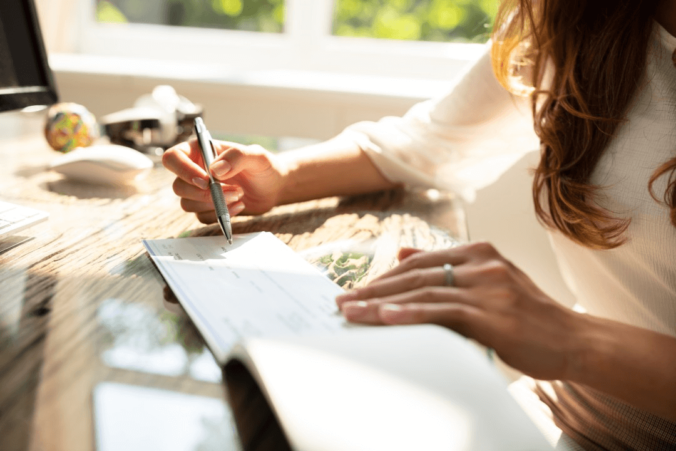 How to Write a Cheque in Canada